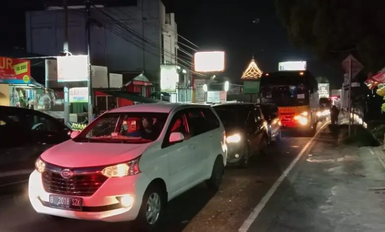 Jalur Puncak - Cipanas Macet Parah, Disebabkan Faktor Weekend