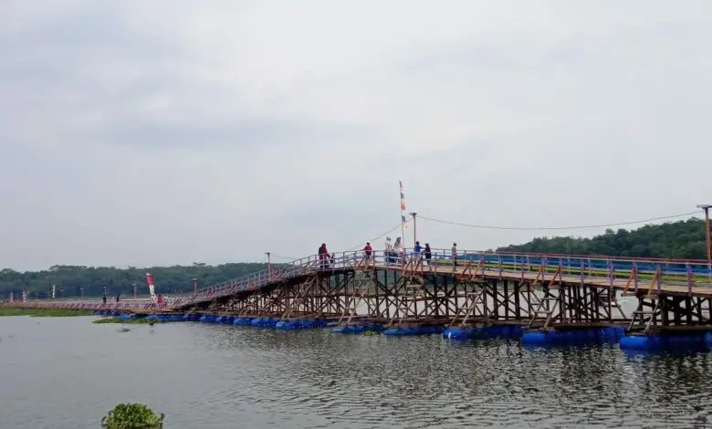 Jembatan Apung Terpanjang di Jawa Barat Sudah Diresmikan Dengan Nama Ki Jagabaya
