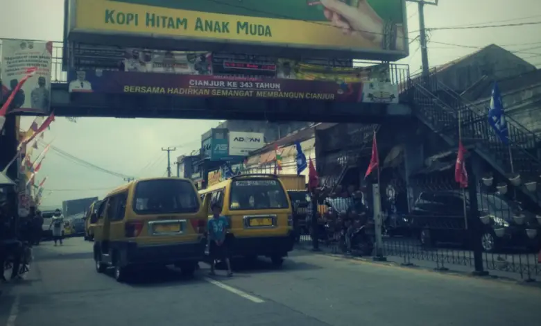 Jembatan Penyebrangan Orang di Cipanas 'Dicuekin'