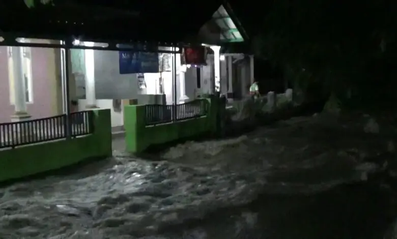Kali Meluap, Belasan Rumah di Ciranjang Terendam Banjir