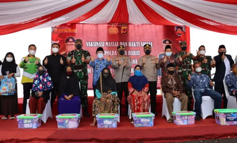 Kapolda Jabar Tinjau Vaksinasi Massal di Polres Cianjur