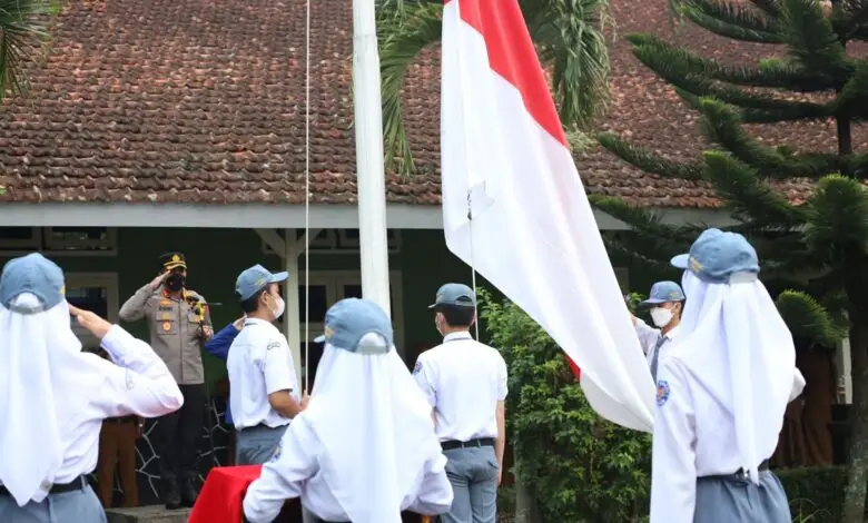 Kapolres Cianjur Berpesan Pada Pelajar Saat Jadi Pembina Upacara