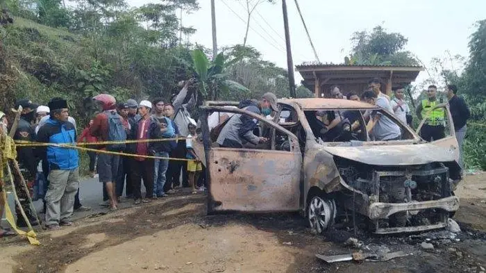 Kasus Istri Bakar Anak dan Suami Dalam Mobil, Gelagat Aneh Pelaku Sampai Rencana yang Gagal