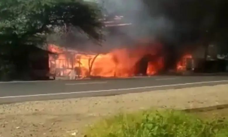 Kebakaran Hanguskan Empat Warung di Cipatat