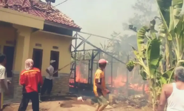 Kebakaran Siang Bolong di Sukaratu, Rumah Rusmana Rata dengan Tanah
