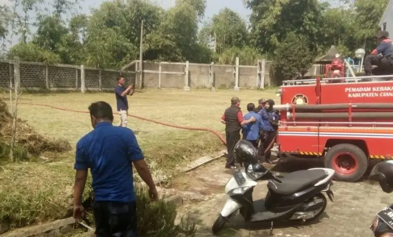 Kebun Bambu Dekat Villa di Cipanas Terbakar -