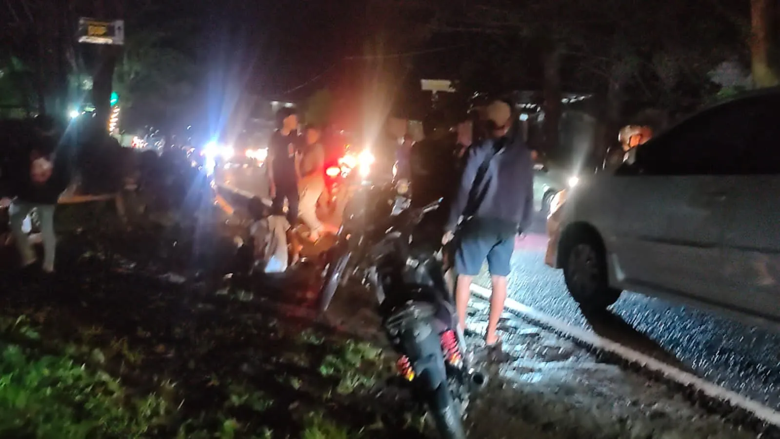 Kecelakaan Adu Banteng Motor dan Mobil di Pacet, Dua Pengendara Motor Terluka Parah