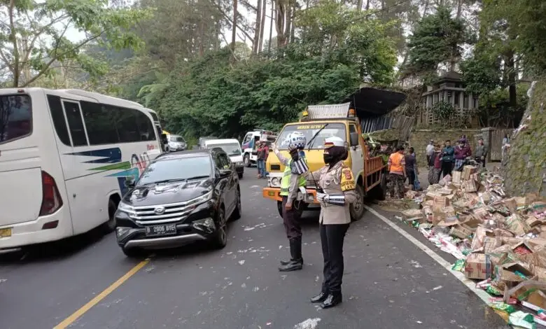 Kecelakaan di Ciloto, Truk Tabrak Tebing Turangga, Sopir Tewas Terjepit
