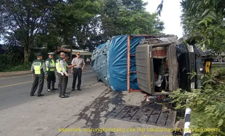 Kecelakaan di Gekbrong, Truk Terguling Depan Pabrik