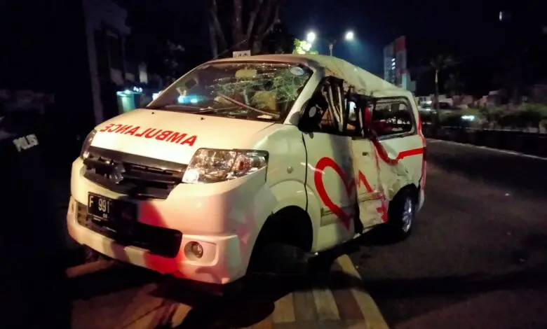 Kecelakaan di Jalan KH Abdullah Bin Nuh Cianjur, Ambulans Rusak Parah