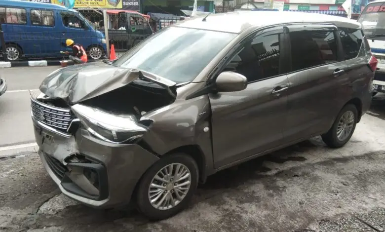 Kecelakaan di Jalan Raya Cipanas, Mobil Ertiga Hantam Bagian Belakang Kijang Kapsul hingga Penyok