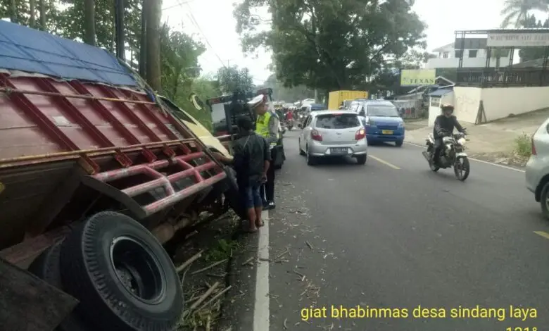 Kecelakaan di Pacet, Truk Masuk Parit