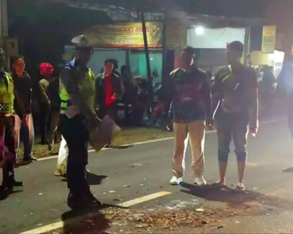 Kecelakaan Maut di Cianjur, Dua Pemotor Diduga Ugal-ugalan Tabrak Mobil Box, Satu Tewas di Tempat
