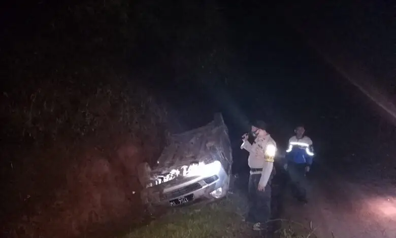 Kecelakaan Tunggal, Mobil Terbalik di Tanjakan Cijatem Sukanagara