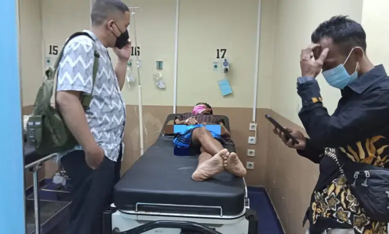 Kedua Tangan Melepuh Terbakar, Warga Ciranjang Ini Akhirnya Dibawa ke RSUD Sayang