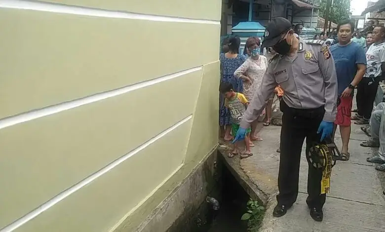 Keguguran saat BAB, Janin Bayi Ditemukan Warga di Selokan Cianjur