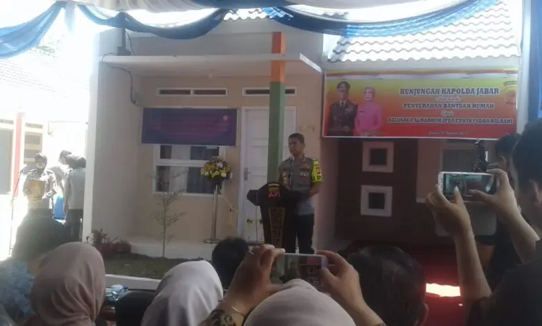Keluarga Almarhum Ipda Erwin Dapat Bantuan Rumah