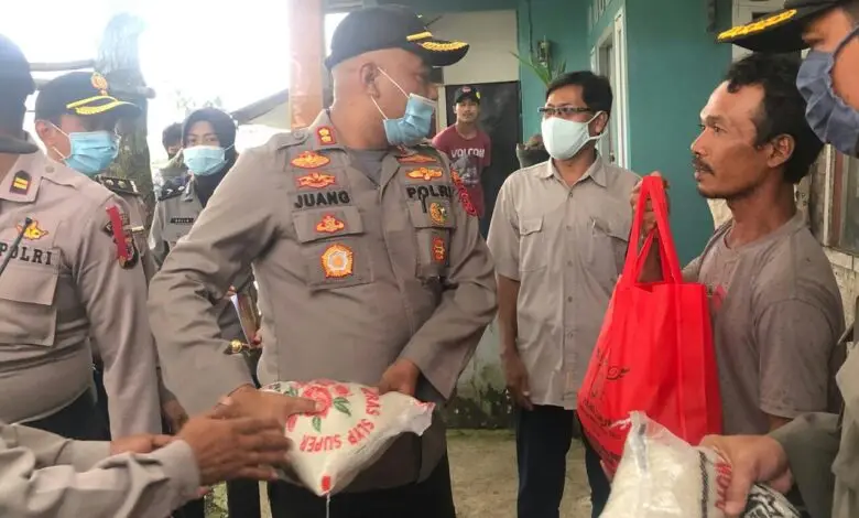 Keluarga yang Tinggal di Gubuk Reyot Ini Didatangi Kapolres Cianjur