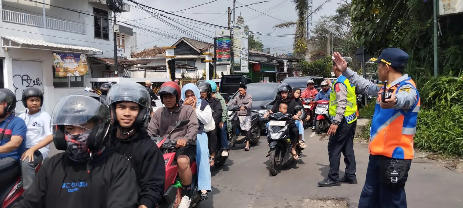 Kemacetan Parah di Cipanas-Puncak, Kendaraan Mengular hingga Belasan Kilometer