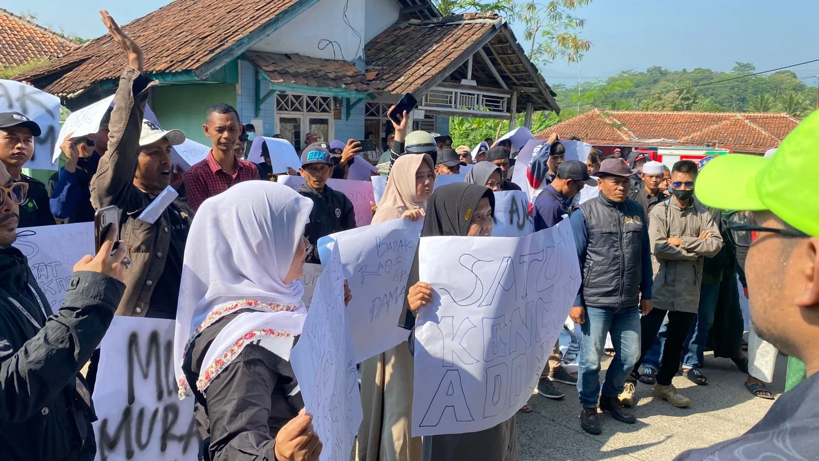 Kepala Desa Sukaraharja Cianjur Diduga Lecehkan Staf, Warga Tuntut Pertanggungjawaban