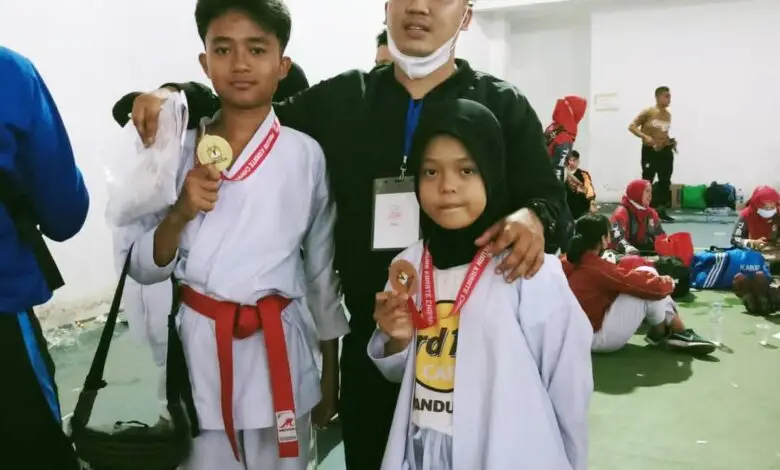 Keren! Kakak Beradik Asal Ciranjang Raih Gelar Juara Karate Tingkat Nasional