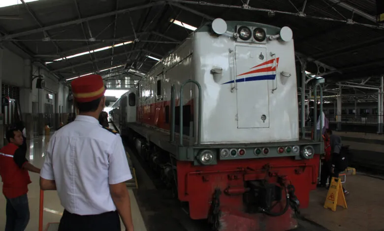 Kereta Api Luar Biasa Beroperasi Besok