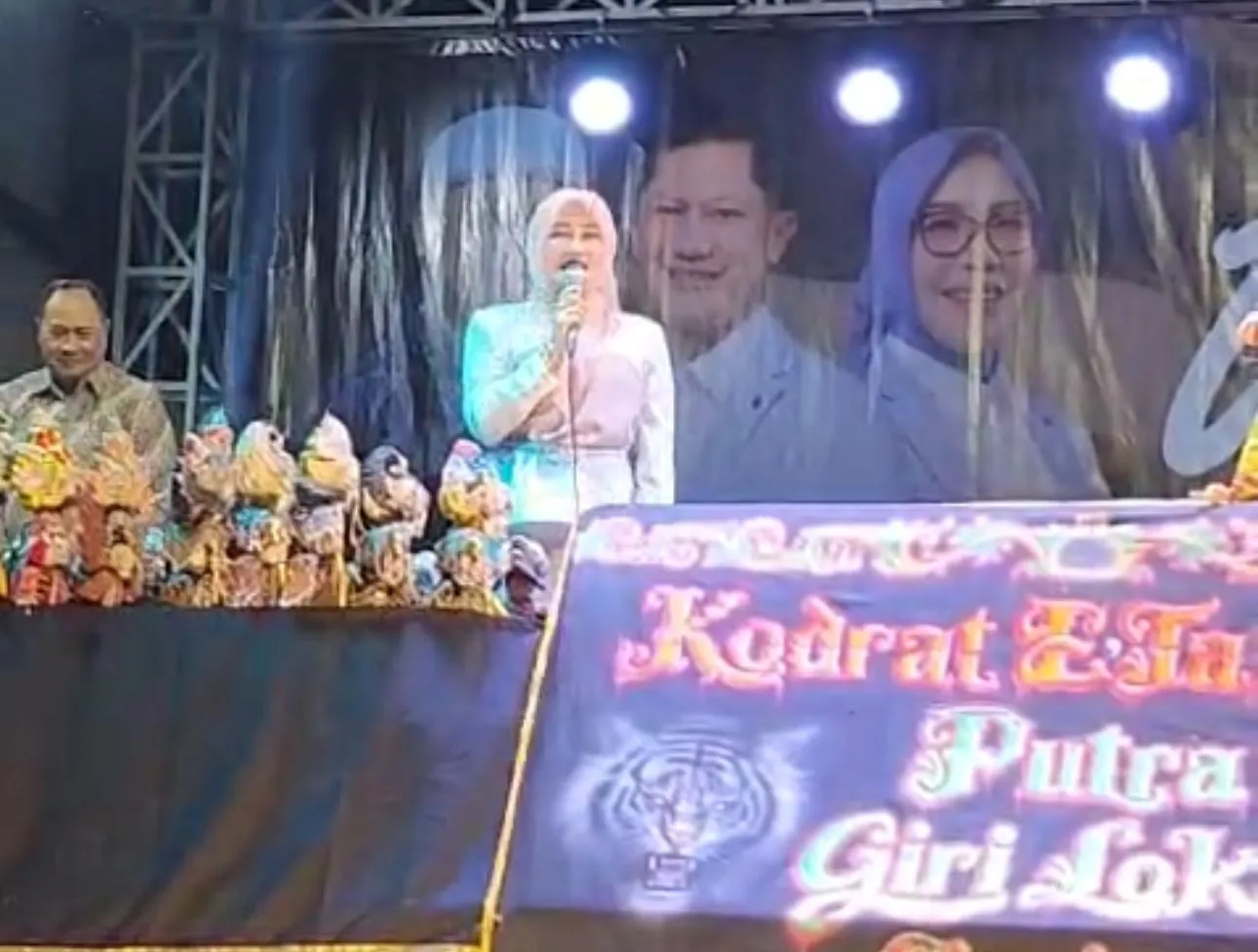 Ketua DPRD Cianjur Metty Triantika Ucapkan Terimakasih ke Masyarakat Dapil 4 Saat Pagelaran Wayang di Ciranjang