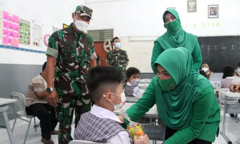 Ketua Persit KCK Koorcab Rem 061/SK Tinjau Vaksinasi Anak di Cianjur
