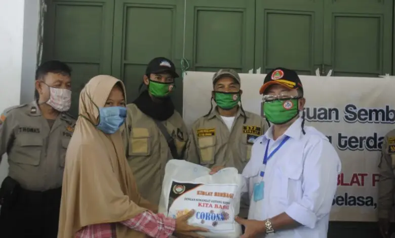 Kiblat Bagikan Sembako untuk Warga Cianjur Terdampak Corona