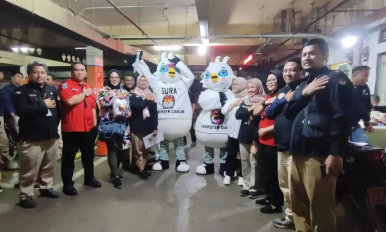 Kirab Pemilu 2024, KPU Cianjur Sosialisasikan Tahapan Pemilu di Pasar Cipanas