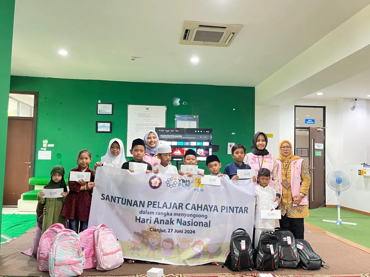 Kolaborasi PLN UP3 Cianjur dan YBM PLN UP3 Cianjur Hadirkan Kebahagiaan pada Anak-anak Jelang Hari Anak Nasional