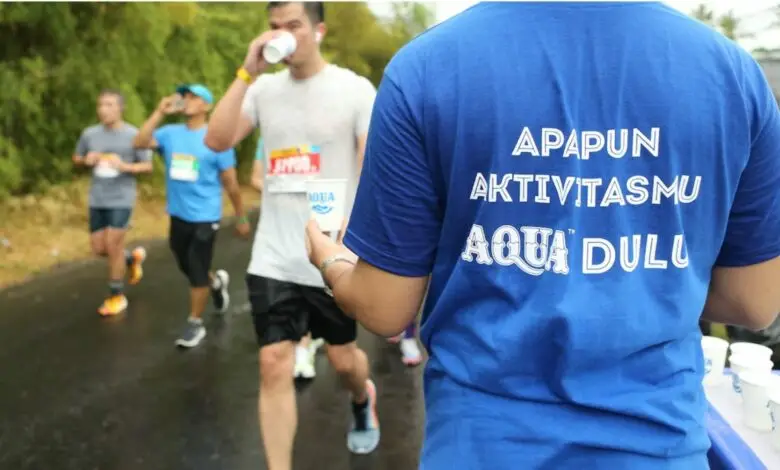 Komitmen Sediakan Air Mineral Berkualitas, AQUA Support Maybank Marathon 2022