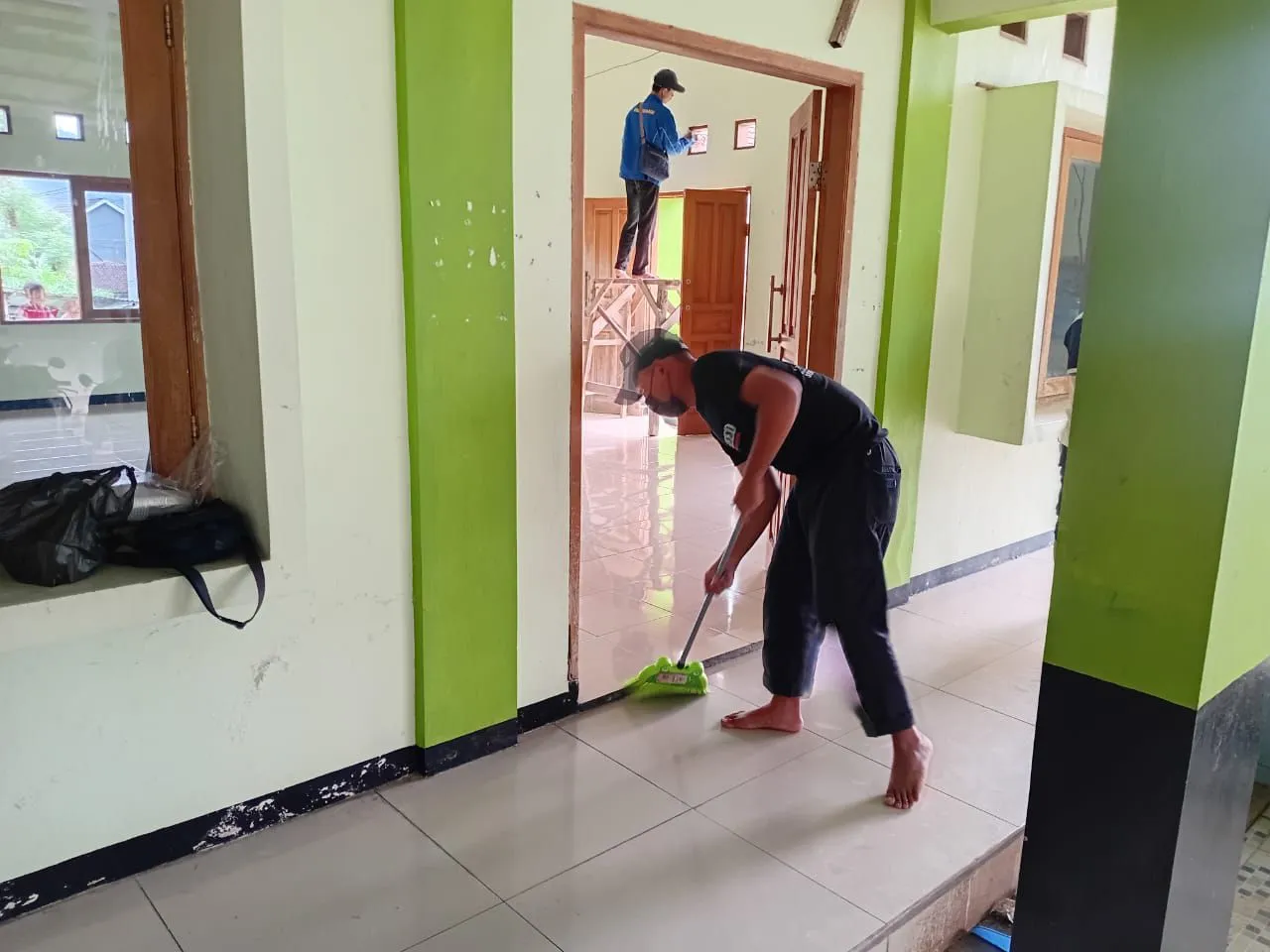 Komunitas Pewaris Bumi Cianjur Gelar Aksi Sosial Bersih-Bersih Masjid, Ciptakan Kepedulian Sosial