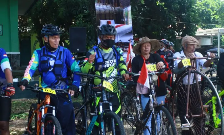 Komunitas Sepeda Gowes Bareng di Komsos Kreatif Kodim 0608/Cianjur