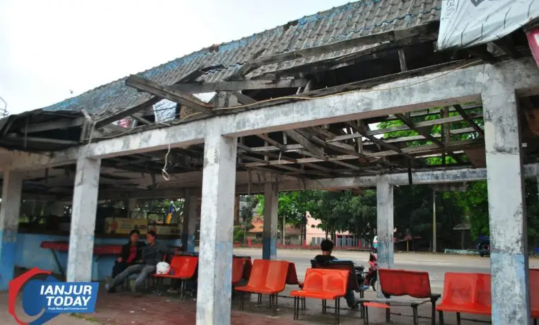 Kondisi Terminal Rawabango Memprihatinkan: Atap Bolong, Jalan Rusak