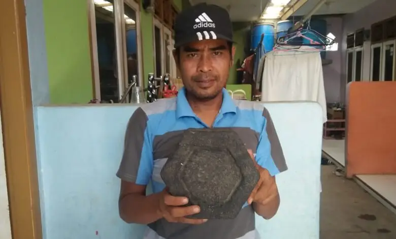 Kreatif, Pemuda Cianjur Bikin Paving Block dari Sampah Plastik