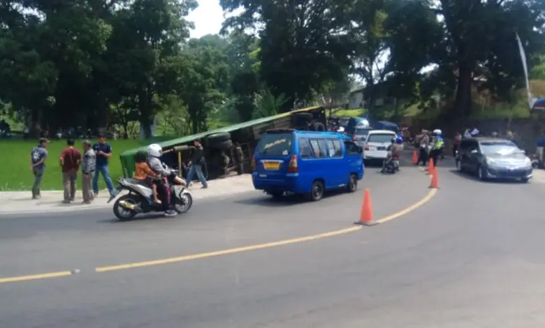 Kronologis Bus Terguling di Tapal Kuda Cianjur