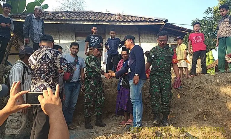 Lagi Gali Tanah, Warga Pagelaran Ini Malah Temukan Mortir