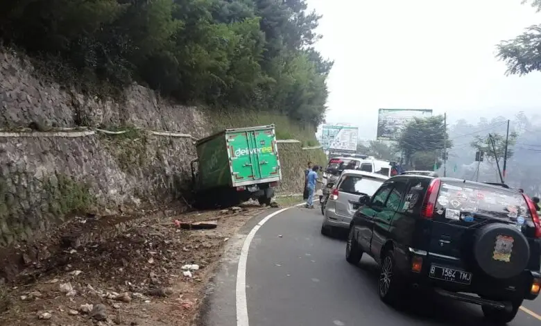 Lagi-lagi Kecelakaan Truk di Tebing Turangga Ciloto