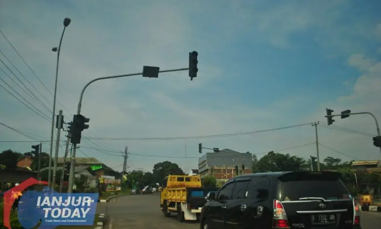 Lampu Setopan Perempatan Jebrod Mati, Pengendara Khawatirkan Kecelakaan