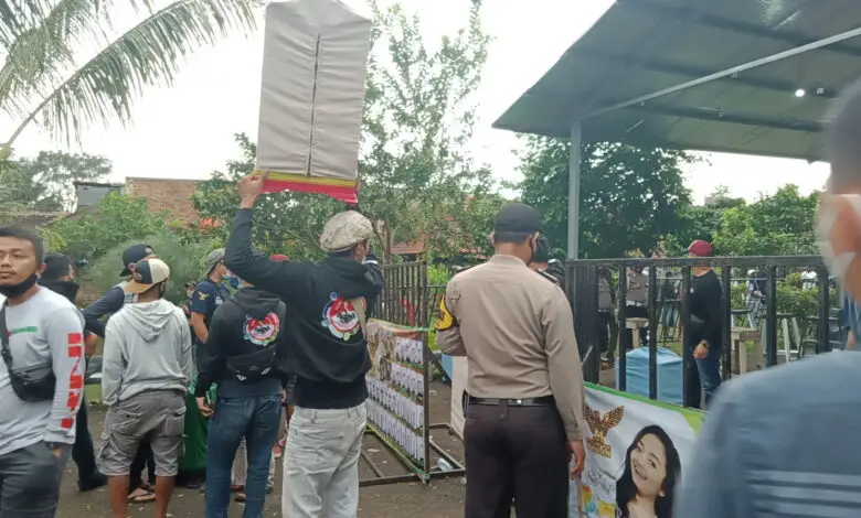 Langgar Prokes dan Dianggap Ilegal, Lomba Kicau Burung di Cianjur Dibubarkan Polisi