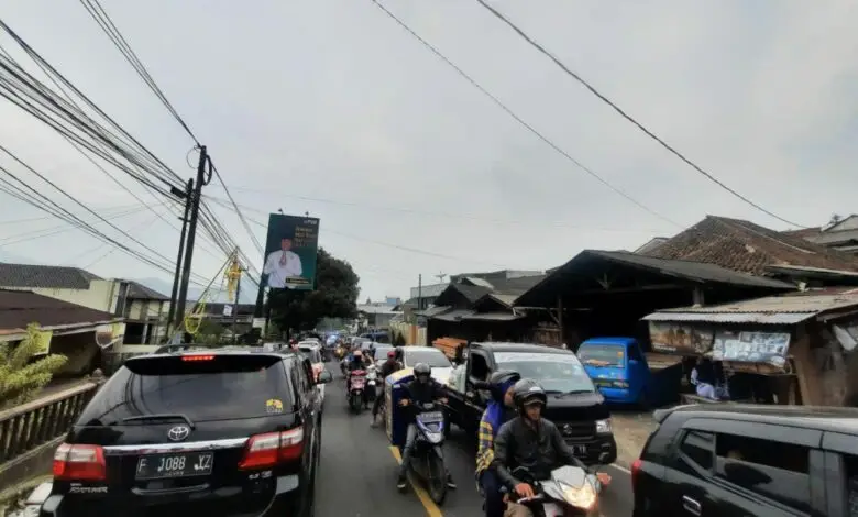 Libur Panjang, Arus Lalin Jalur Cipanas Puncak Macet Beberapa Kilometer