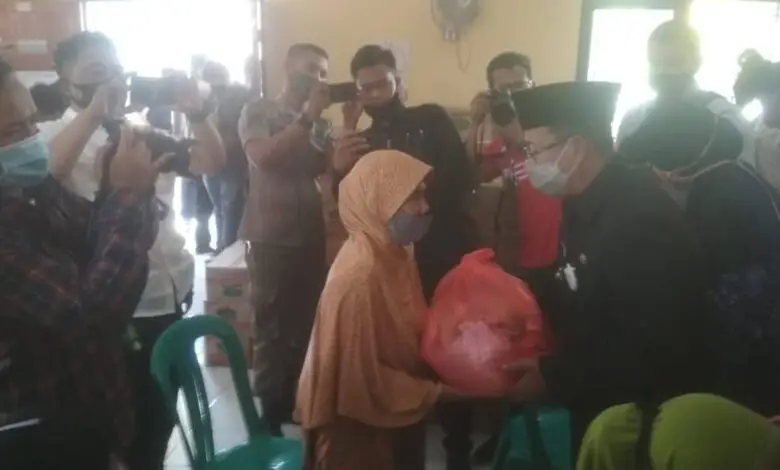 Lima Kelurahan di Cianjur Terima Bantuan Sembako dari Pemkab