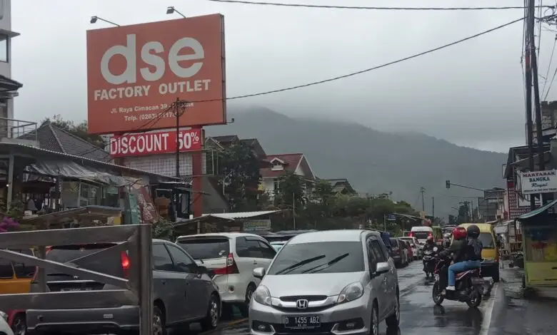 Long Weekend, Jalur Cipanas-Cianjur Menuju Puncak Macet Total