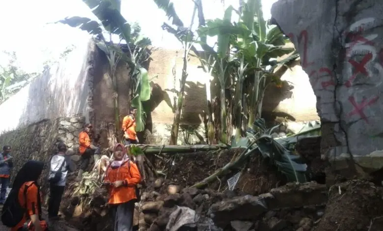 Longsor dan Banjir di Cipanas, Rumah hingga Kolam Milik Warga Rusak
