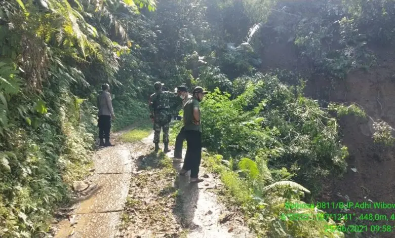 Longsor di Sukarama Bojongpicung Tutup Jalan Utama, Motor dan Mobil tak Bisa Melintas