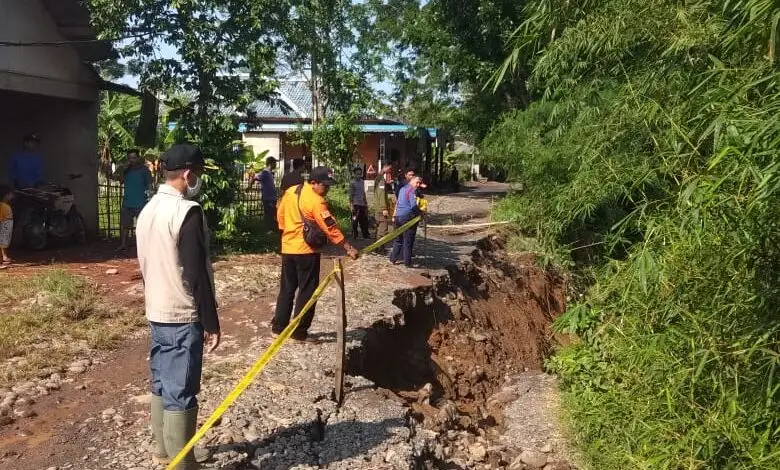 Longsor Melanda Sejumlah Titik di Kecamatan Cijati, BPBD Cianjur Minta Warga Siaga