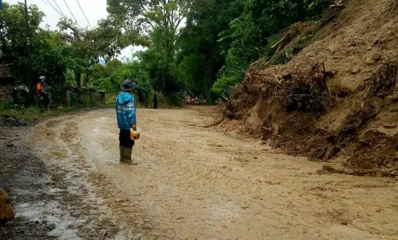 Longsor Susulan di Cadas Hideung, Jalan Sukanagara - Pagelaran Sempat Ditutup