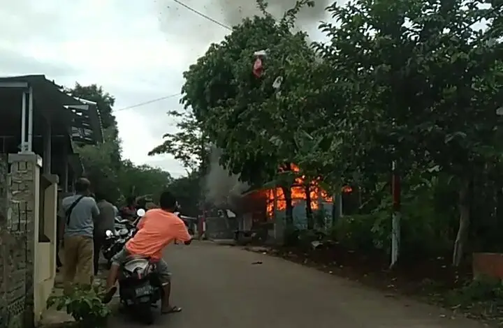 Lupa Matikan Kompor, Warung di Cibeber Ludes Terbakar