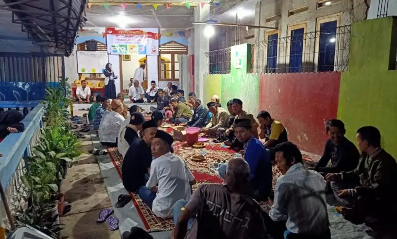 Malam-malam, Warga Kampung Bojongpilar Gelar Pesta Demokrasi
